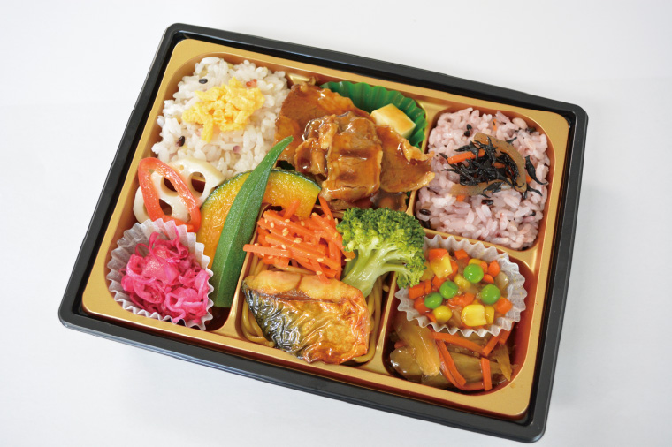 15品目のおかずと2種の雑穀弁当